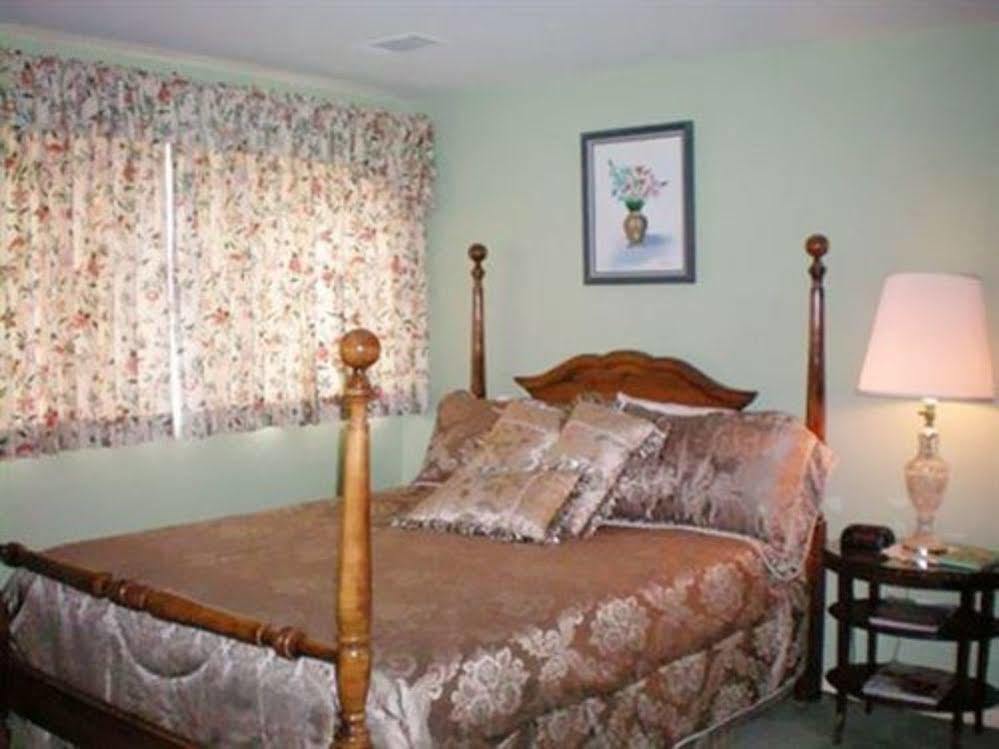 Montague Inn Saginaw Esterno foto